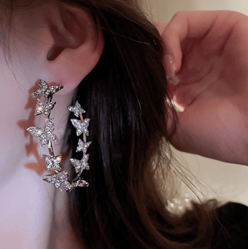 Gorgeous silver butterfly hoop earrings. Combine with our Butterfly Cuff Earrings to add that extra sparkle.  Colour: Silver  Size: H5.5cm x W5.2cm  Weight: 20gms